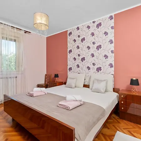 アパート Adria ポレッチ